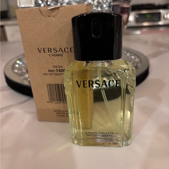 Versace L'Homme Eau de Toilette - Black Cap with Yellow Hue